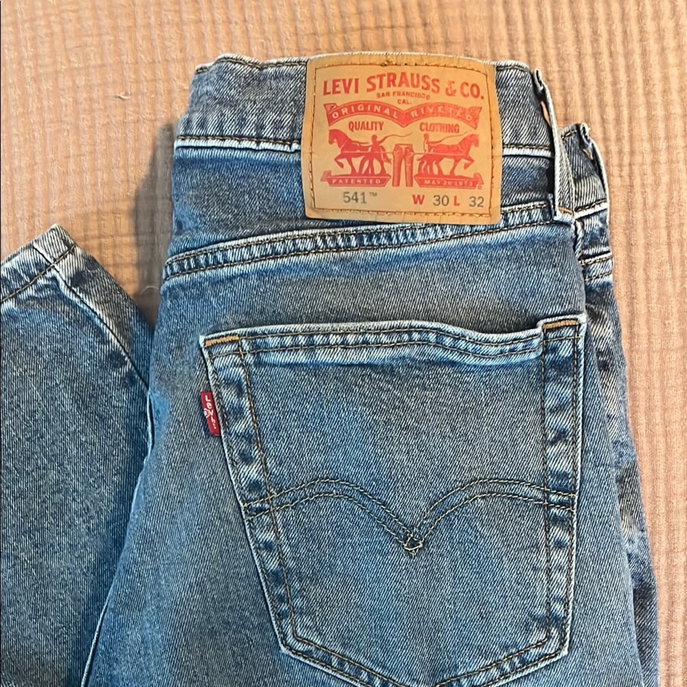 Men’s Levi's 30Wx 32L 541 Jeans
